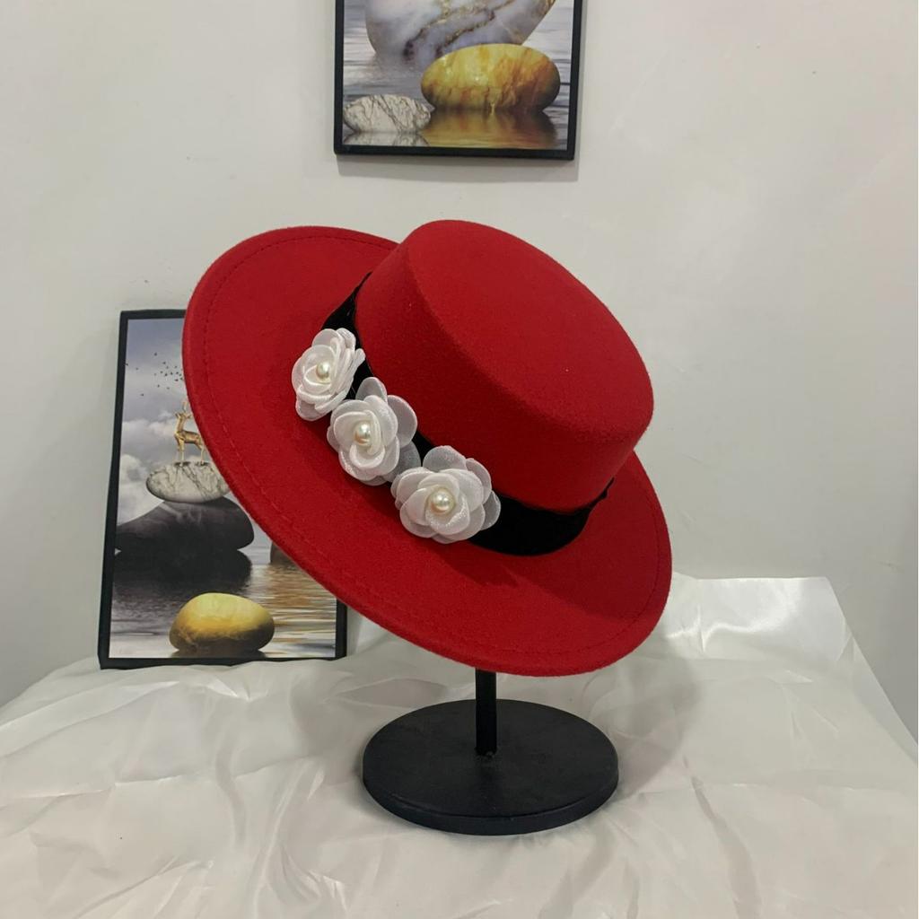 Autumn and Winter New Flat Top Top Top Hat Women's French Light Luxury Thousand Gold Woolen Hat Elegant Pearl Flower Top Hat Self-operated