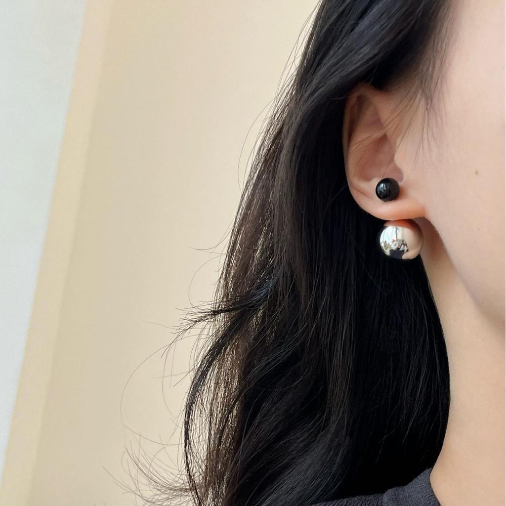 Black and silver contrasting geometric black agate double ball metal ball earrings S925 silver needle two stud earrings