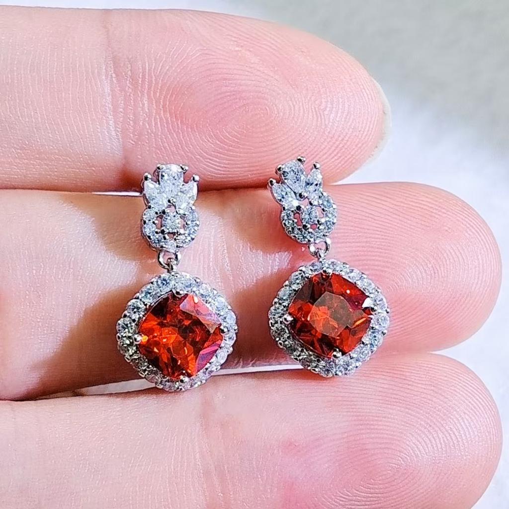 Temperament: Versatile light luxury, high-end super glitter, diamond crown, zircon stud earrings, pink gemstone sugar cube earrings