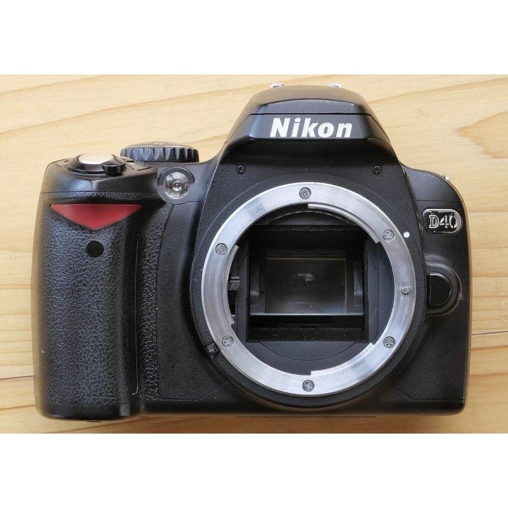 Nikon D40 AF-S DX NIKKOR 18-55mm