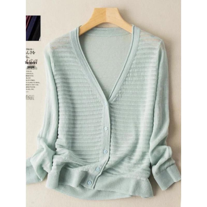 

2025 Spring Fresh Sweet Knitwear: Lightweight Loose V-neck Slimming Top 3XL