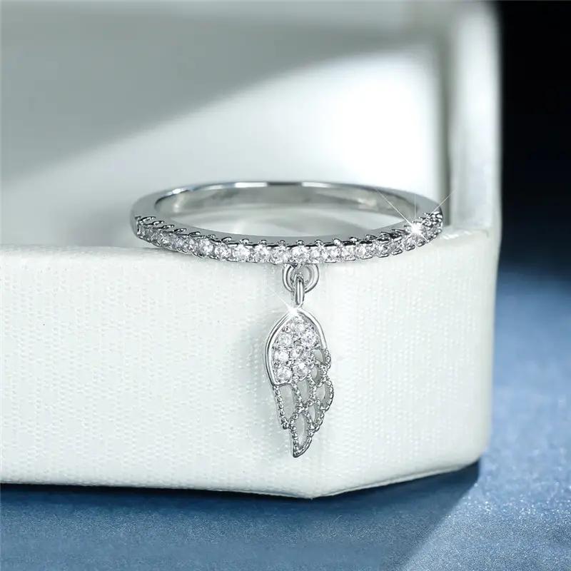Huitan Chic Wings Finger Ring Lady Exquisite Jewelry with Bright Zirconia 3 Colors Available Accessories for Engagement Ceremony