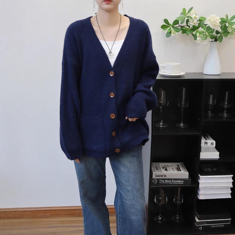 Autumn and winter new retro loose lazy wind knitted cardigan V-neck high-end sweater jacket women