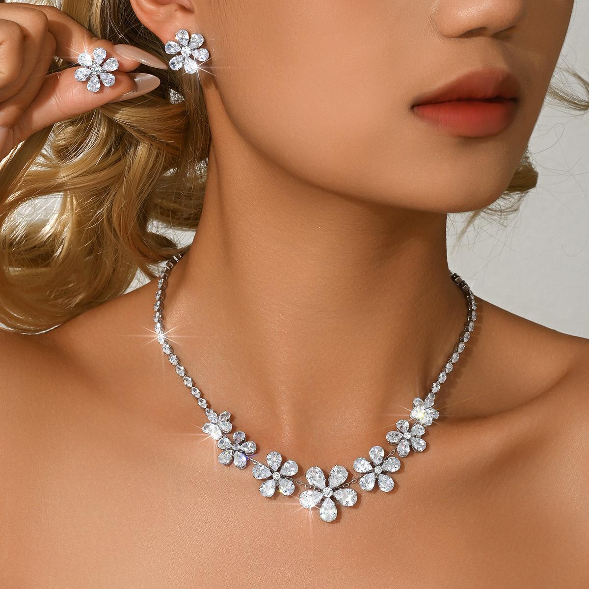 

Zircon Flower Stud Earrings Necklace Two-piece Set Light Luxury Temperament Collarbone Chain Jewelry Female 2026 45CM