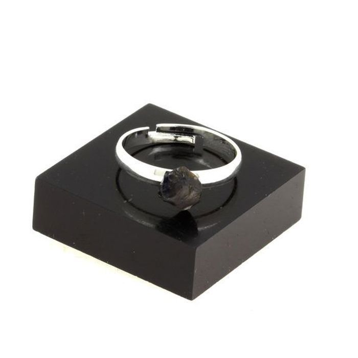Pierres et Minéraux. Bague Saphir brut plaqué argent. 7.35 ct. Taille réglable.