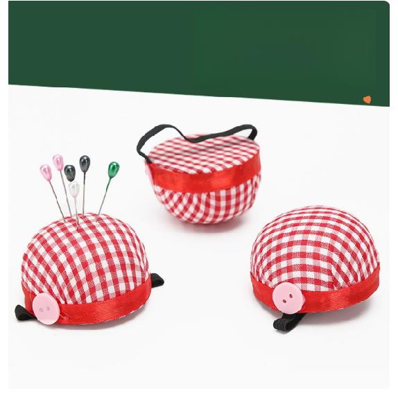 1pc Cute Pincushion Plaid Pattern Wrist Pad For Sewing Wrist Wearable Sewing Pin Cushions Quilting Pins Holder Sewing Supplies