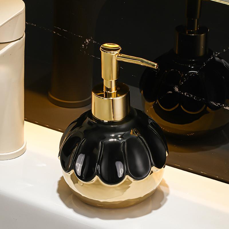 

Creative Hydrangea Ceramic Lotion Bottle Electroplating Round Soap Dispenser Household Shower Gel Makeup Remover Storage Bottle