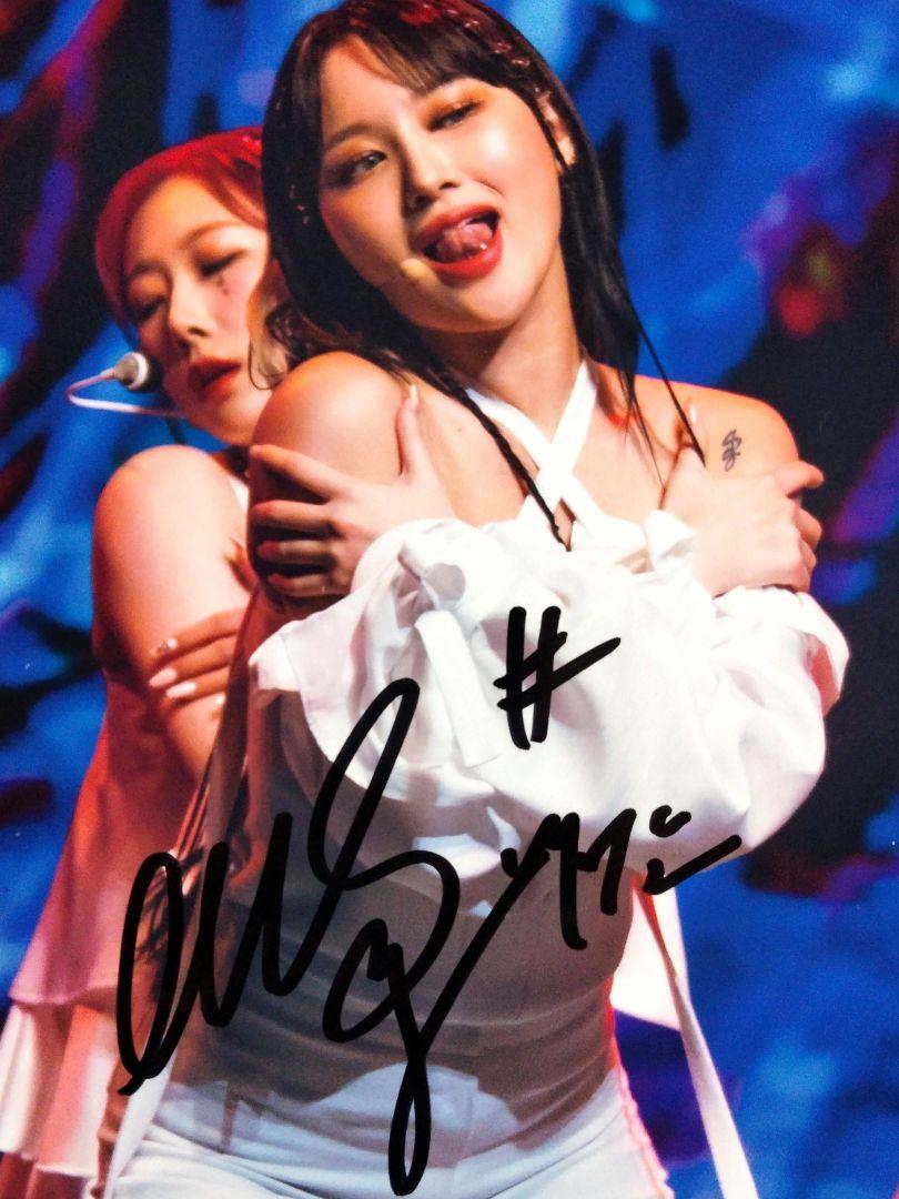 

[USED] Siyeon autographed 2L size photo...Siyeon...Dream catcher...
