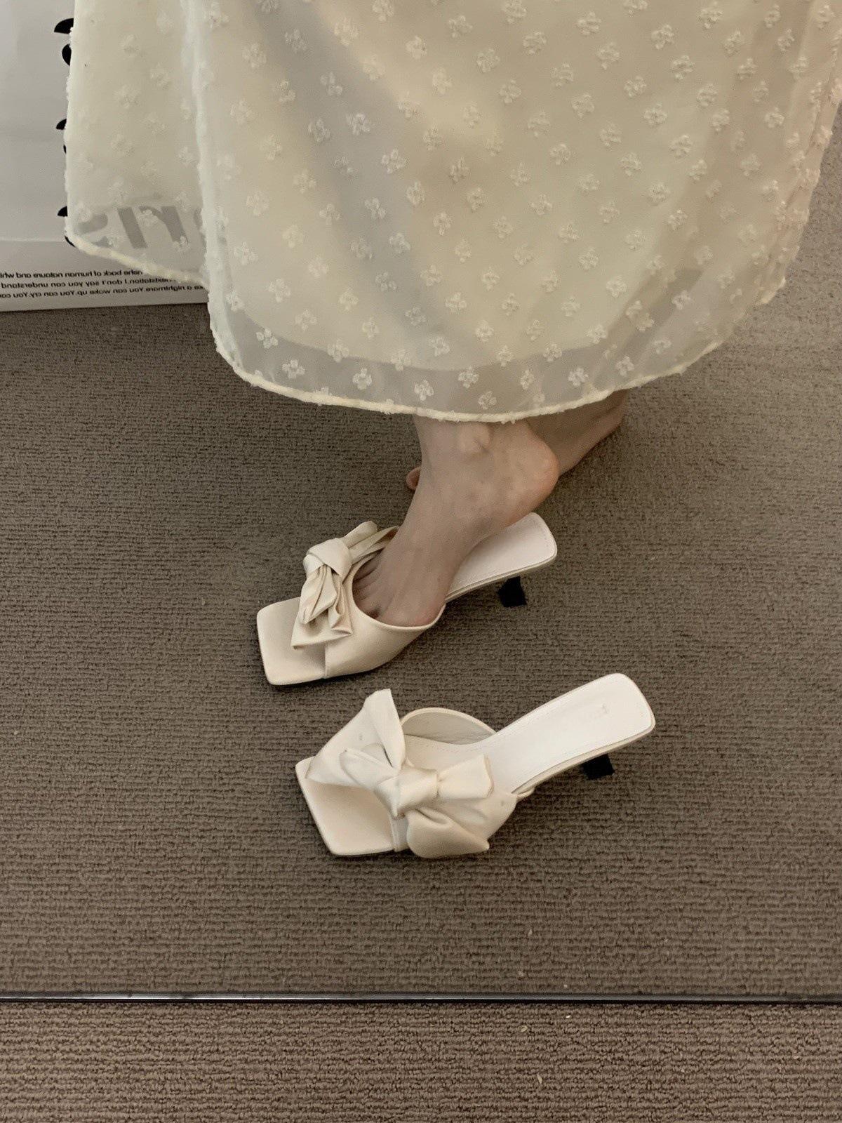 

Нишевые туфли на высоком каблуке черные французские маленькие крутые шлепанцы сказочные туфли 2025 новый летний бант с юбкой сандалии 39