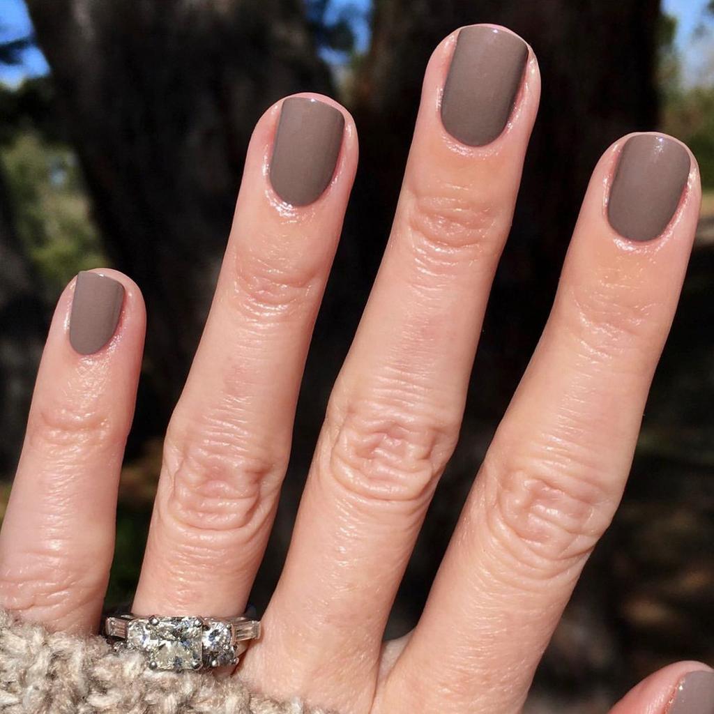 24 Pieces Wearing Nail Red Short Square Manicure Classic Solid Color Fake Nail Wearable Nail Piece