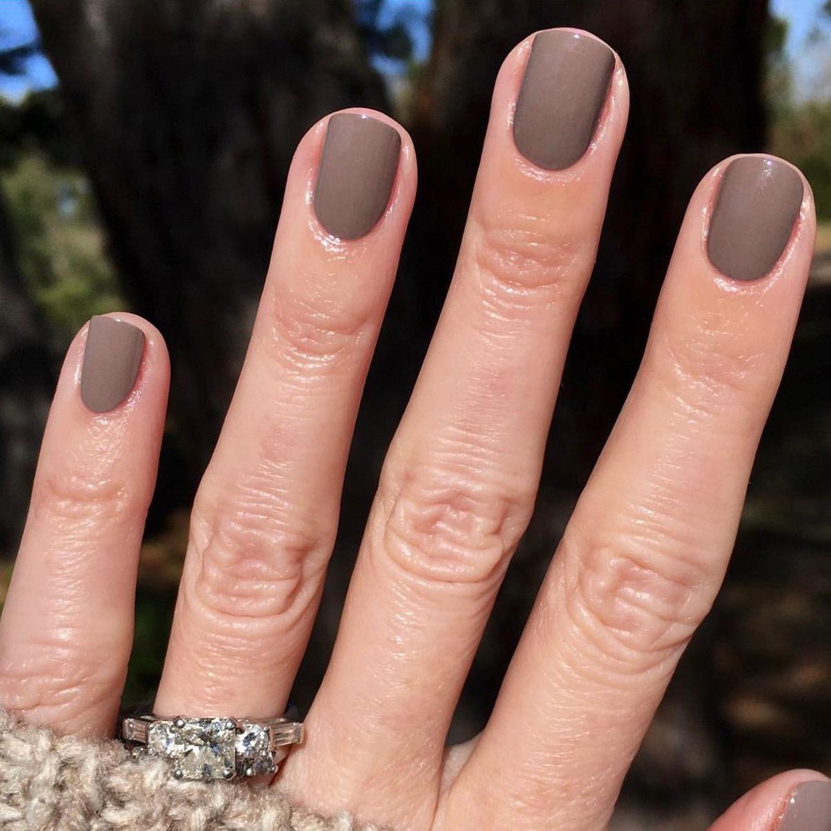 

24 штуки Накладные ногти Красные Короткие Квадратные Маникюр Классический Однотонный Накладной ноготь Носимая ногтевая пластина 24 Pieces