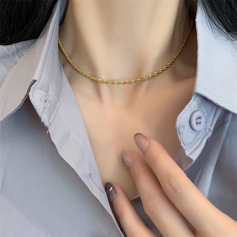 

Позолоченное 18K золото Ожерелье-цепочка с гипсофилой на ключицу: Элегантные, Минималистичные Женские Украшения