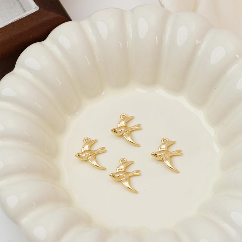 A White Peace Dove-Shaped Metal Brooch—Simple Unique And Cute A White Dove Accessory Badge