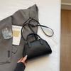 Fashion messenger bag niche casual small square bag women's 2025 summer new hand carry simple commuter shoulder bag