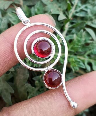 Pendentif illusion de spin plaqué argent sterling 925 avec pierre précieuse grenat rouge fait à la main