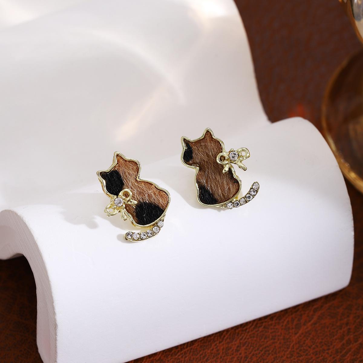 

Милые серьги-гвоздики с леопардовым принтом для женщин, нежные и модные, в мультяшном стиле, элегантные и изысканные, легкий роскошный дизайн