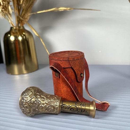 Telescop din alamă formă cilindrică gravat nautic pirat binoclu cu cutie maro din piele telescop funcțional