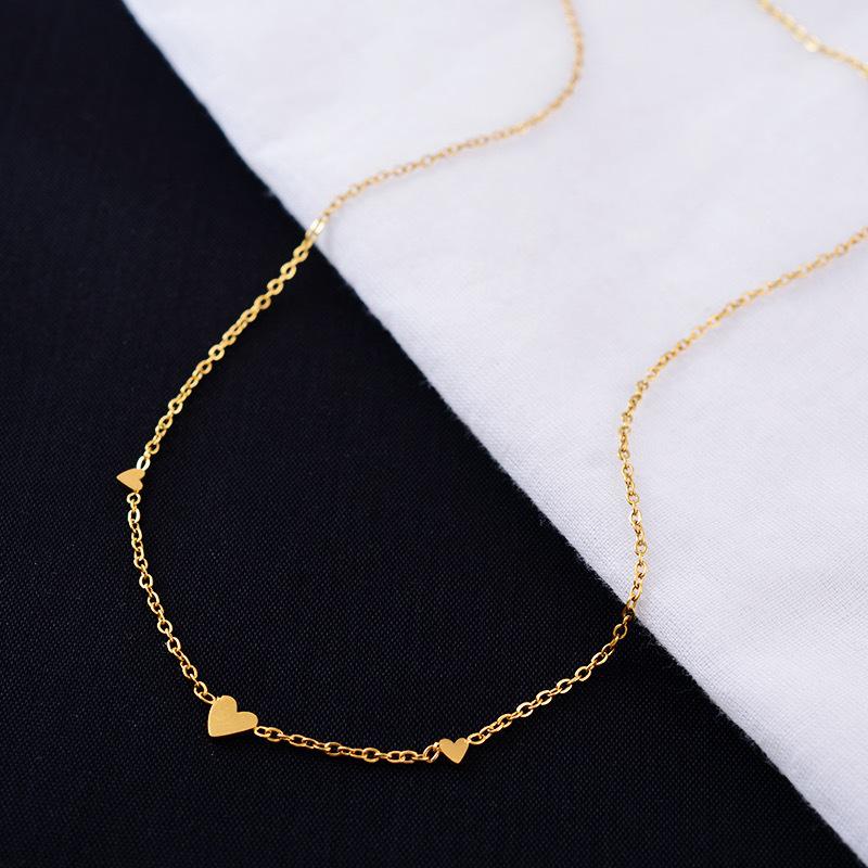 Naszyjnik z nieregularnym sercem 2023 - Damski łańcuszek na obojczyk ze stali tytanowej