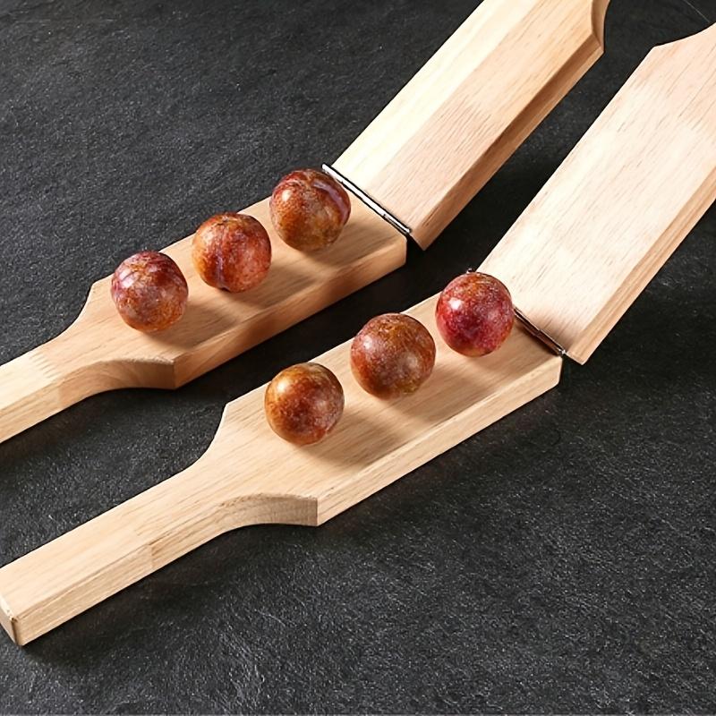 A Customizable Logo Fruit Clamp , a Plum Clamp, a Versatile Wooden Fruit Tool for Home And Commercial Use, Suitable for Various Fruits And Garlic.