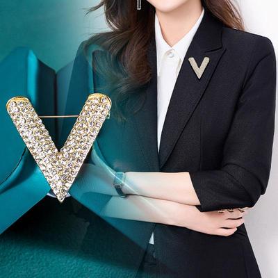 1/2 Stück Kristall Strass Buchstaben V Brosche Damen Englisches Alphabet Brosche Anstecknadel Korsage Unisex Kragen Schmuck Kleidung Tasche Dekor Geschenk