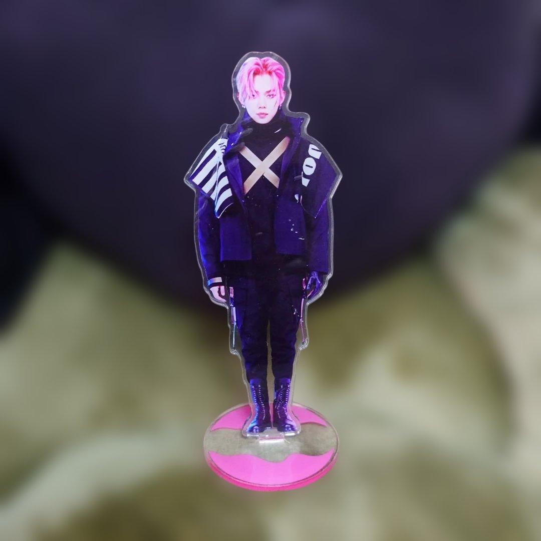 

[USED] Yeonjun s huge acrylic stand over 20cm! TXT pink hair era with minor scratches