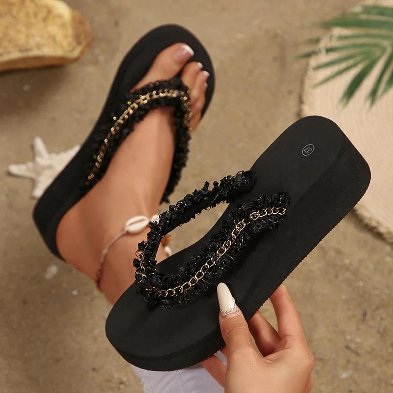 Mode Lässige Pailletten Schwarze Flip-Flops für Damen Neuer Stil Metalldekor Zehensteg Pantoletten Frau Sommer Strand Slip-On Keilabsatz Hausschuhe Weiblich