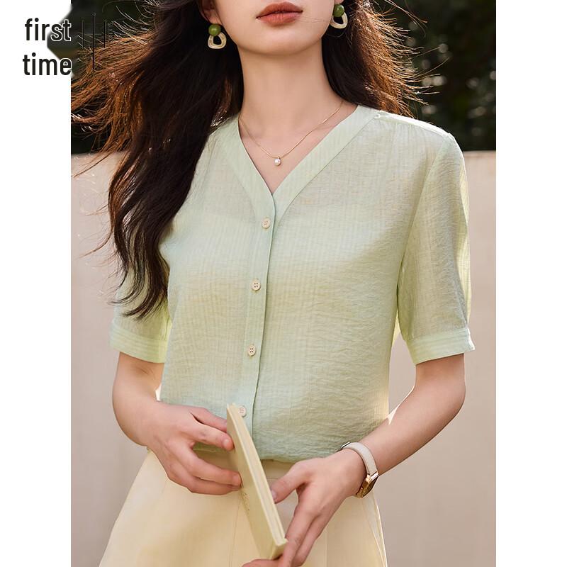 Women s V-Neck Textured Short Sleeve Top M