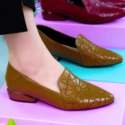 Internet Celebrities Popular Soft Leather Low Heel Spring and Autumn Embroidered Single Shoes Women's Deep Mouth Pointed Heel Fashion Versatile Mi