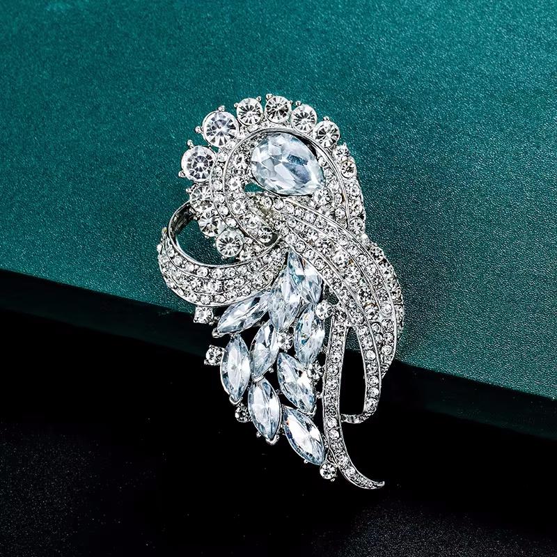 Luxury Full Crystal Women Men Twist Brooch Badges Exquisite Party Banquet Rhinestone Pin Vintage Clothing Coat Accessories