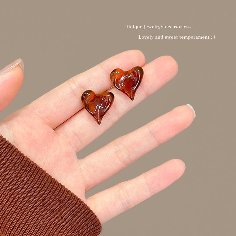 2025 Autumn/Winter Women's High-End Simple Earrings: Versatile Design with Maillard Color System