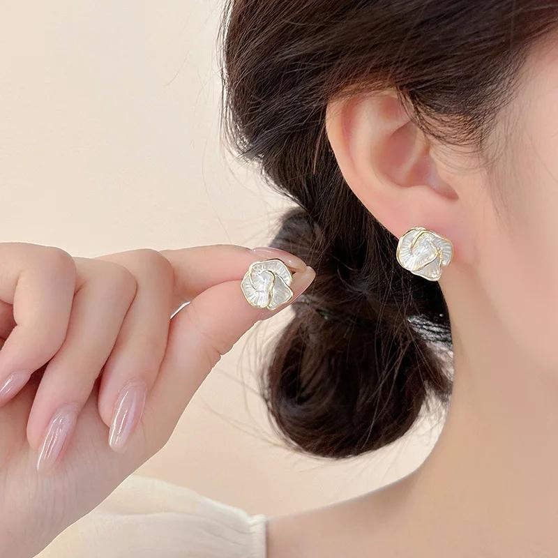 White Enamel Flower Stud Earrings for Women Folded Unique Design Multi-layers Floral Female Small Earrings 2024 New Brincos
