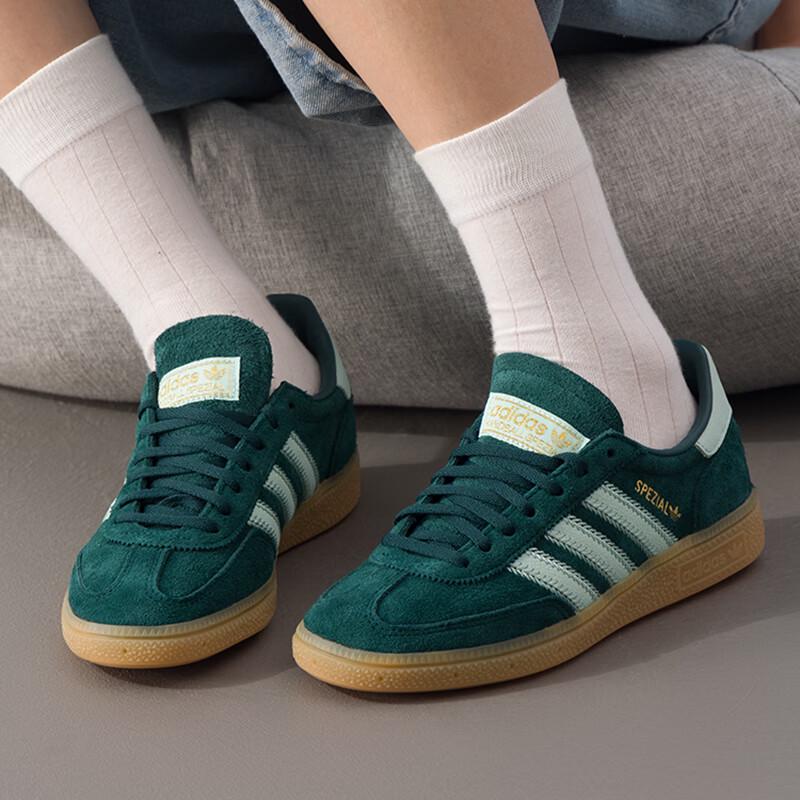 

Adidas Women s Lifestyle Low-Top Shoes JR0847 38