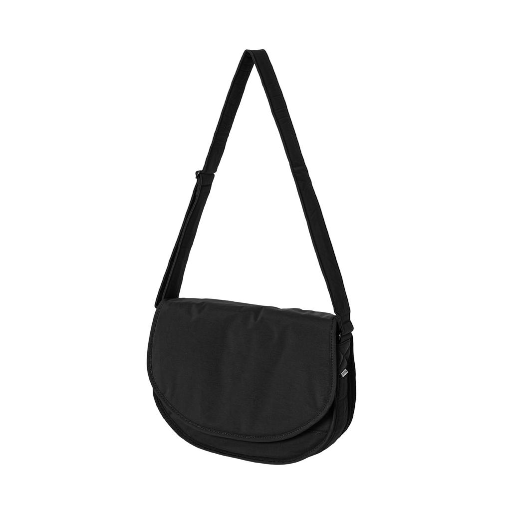 Mazi Untitled Small Runner'S Bag (Black)