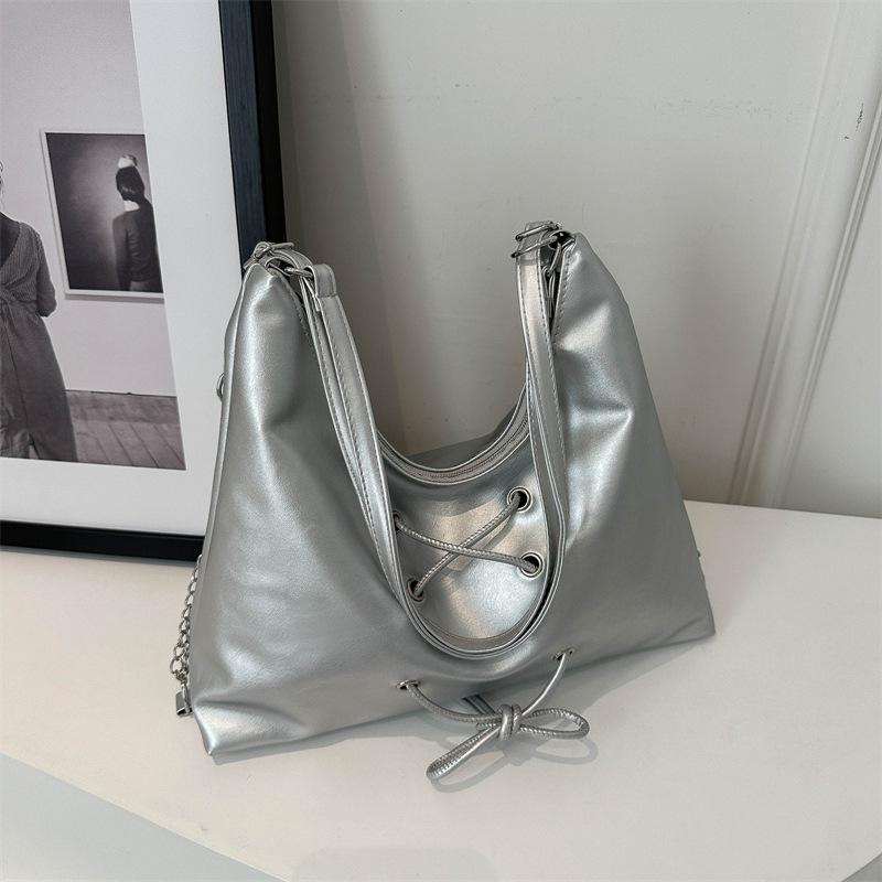 Tote Bag Women's New Large Capacity Commuting Backpack Spring and Summer Beautiful Shoulder Bag Personalized Outing Backpack