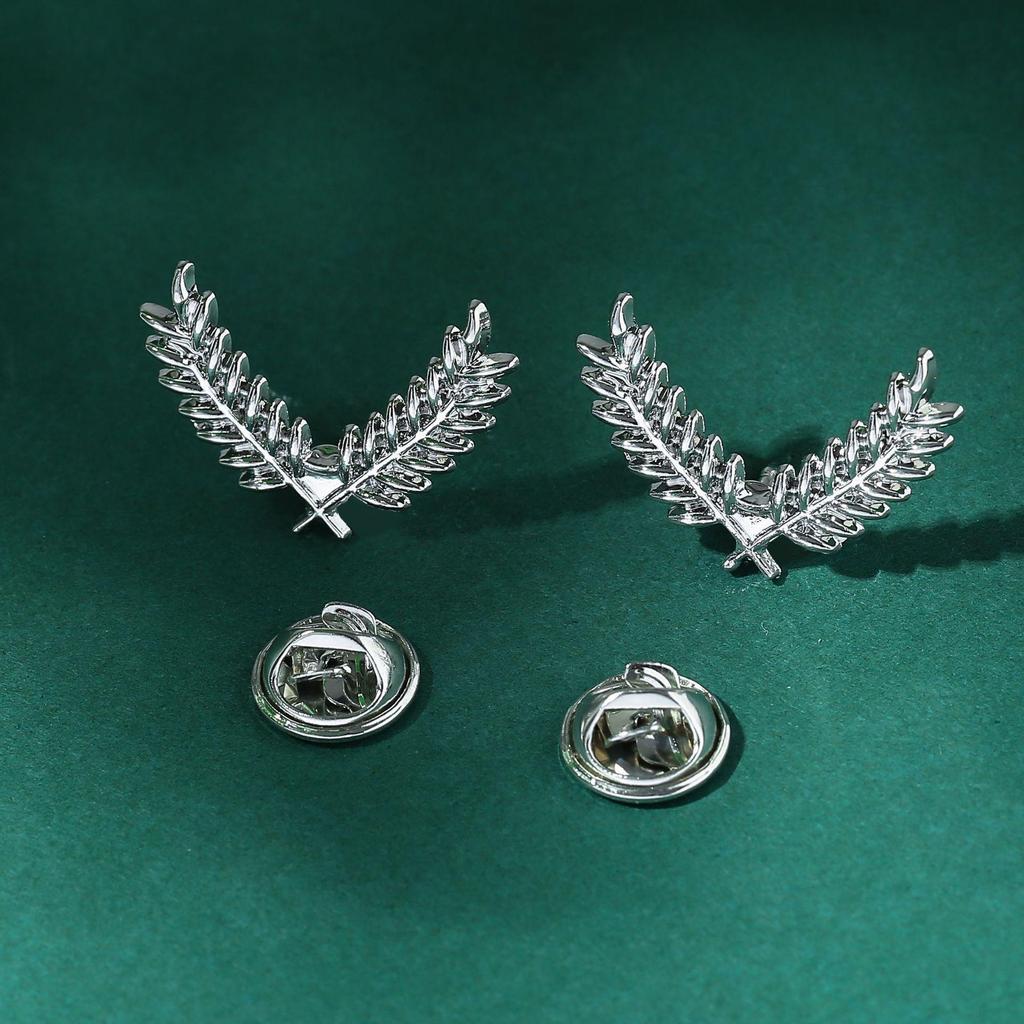 "Men's Korean Bee Brooch Collar Pin for Suits"