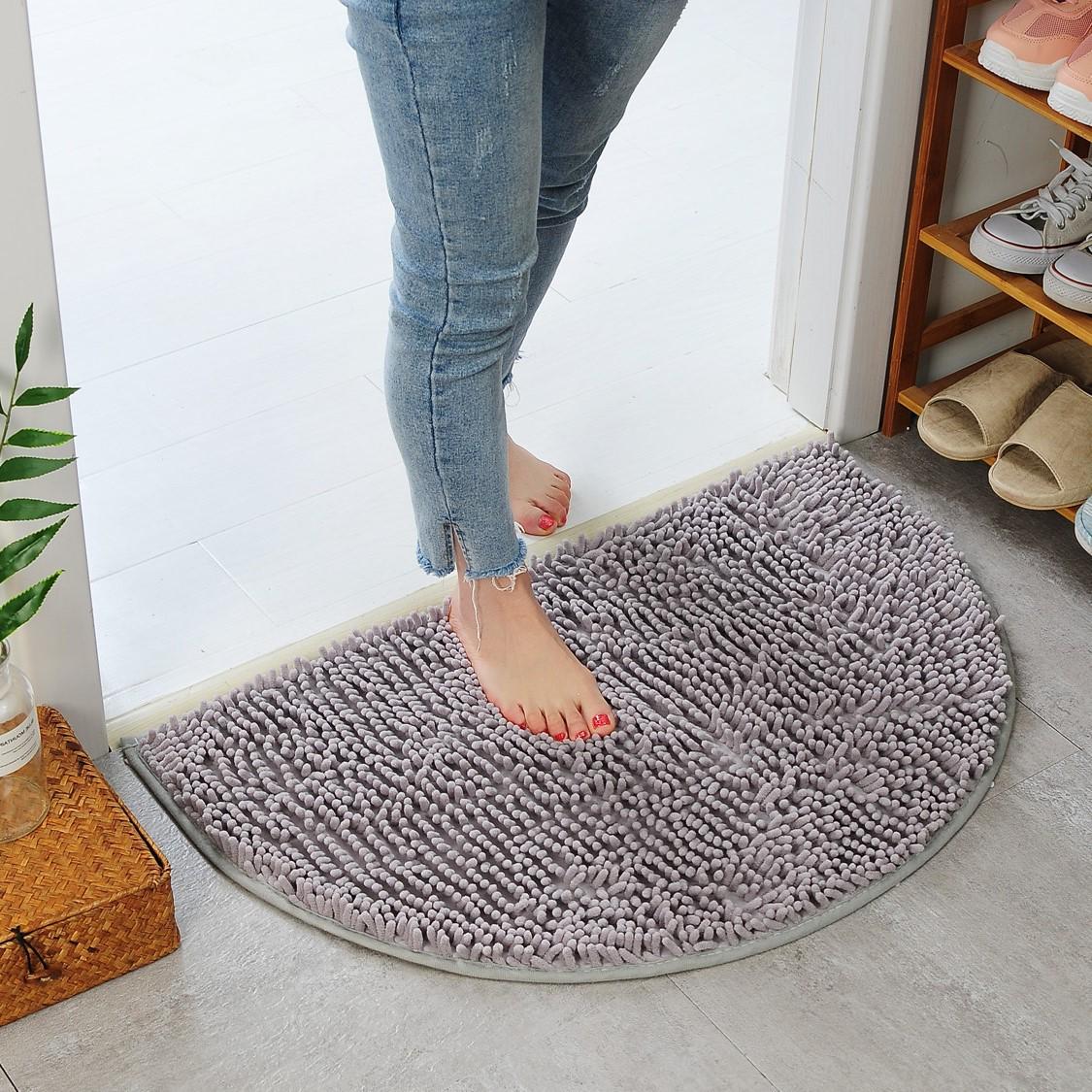Chenille Absorbent Non-Slip Semicircle Mat for Entrance, Bathroom, Toilet, Bay Window, Bedroom, and Living Room. 40*60 cm Semicircle серебряный серый