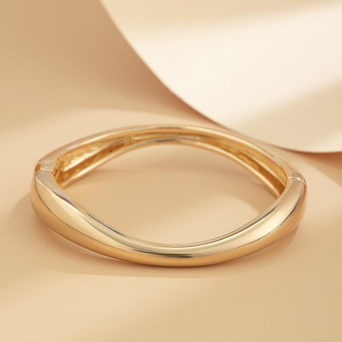 

Простой геометрический сплав браслет набор нерегулярные линии глянцевый весенний браслет мода пригородная вечеринка подходит для женщин