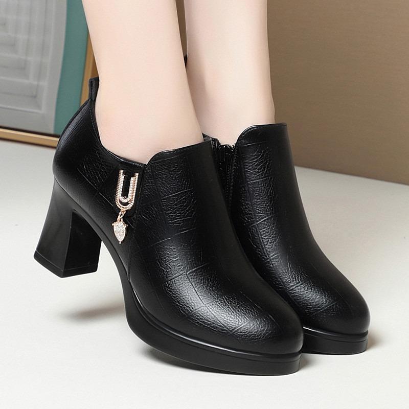 Damen-Pumps mit hohem Absatz, wasserdicht, mit weicher Sohle, dickem Absatz und mitteldicker Sohle, die die Füße nicht ermüden lassen, aus Samt und mittellangem Leder.