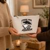 Trousse Beige J’peux pas je suis Assureur J'peux pas minimaliste | Trousse de Toilette en Coton 3 L avec Zip Métal et Fond Plat