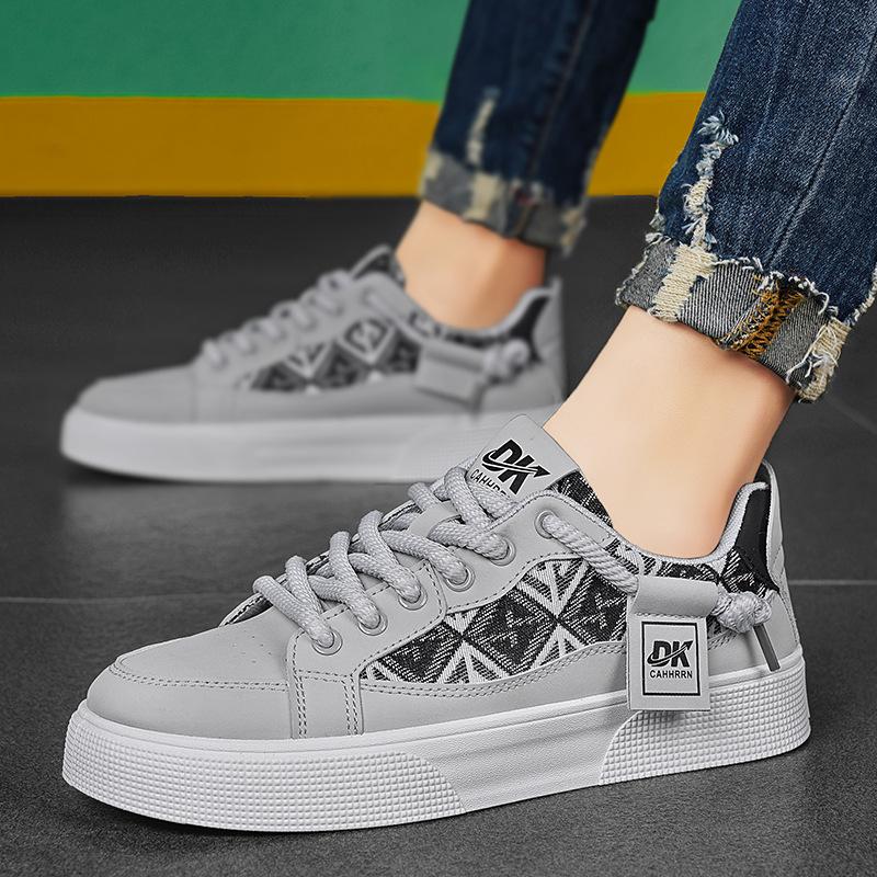 Niedrige Herrenschuhe, neue Sportschuhe für Frühling und Herbst, Boardschuhe, flache Schuhe für Studenten, Freizeitschuhe mit Zehensteg, weiße Schuhe für Jugendliche