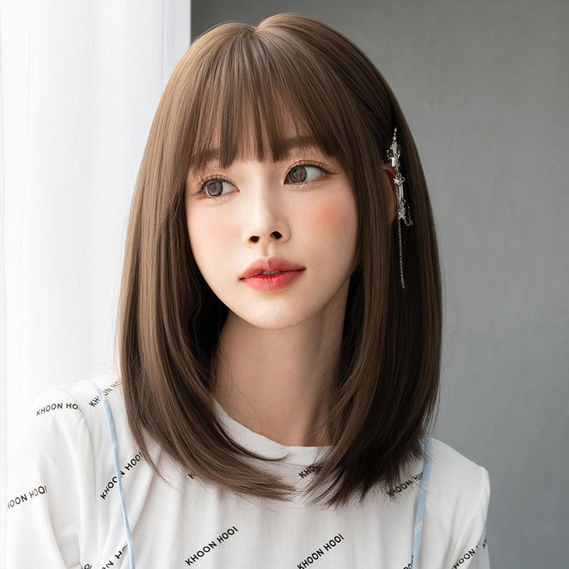 

Women’s Short Straight Wig Fashion Sweet Summer Style Inward Curl Synthetic Full Wig коричневий
