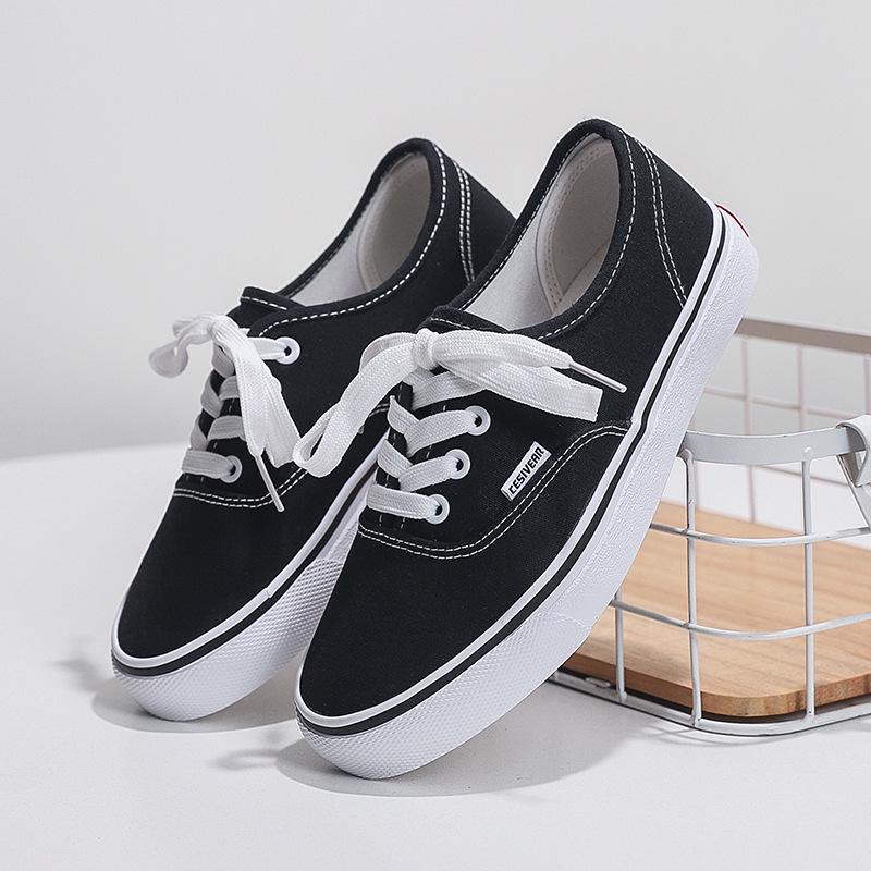 Candy Color Canvas Shoes: Unisex Spring/Autumn 2026 Versatile White Skate Sneakers for Students