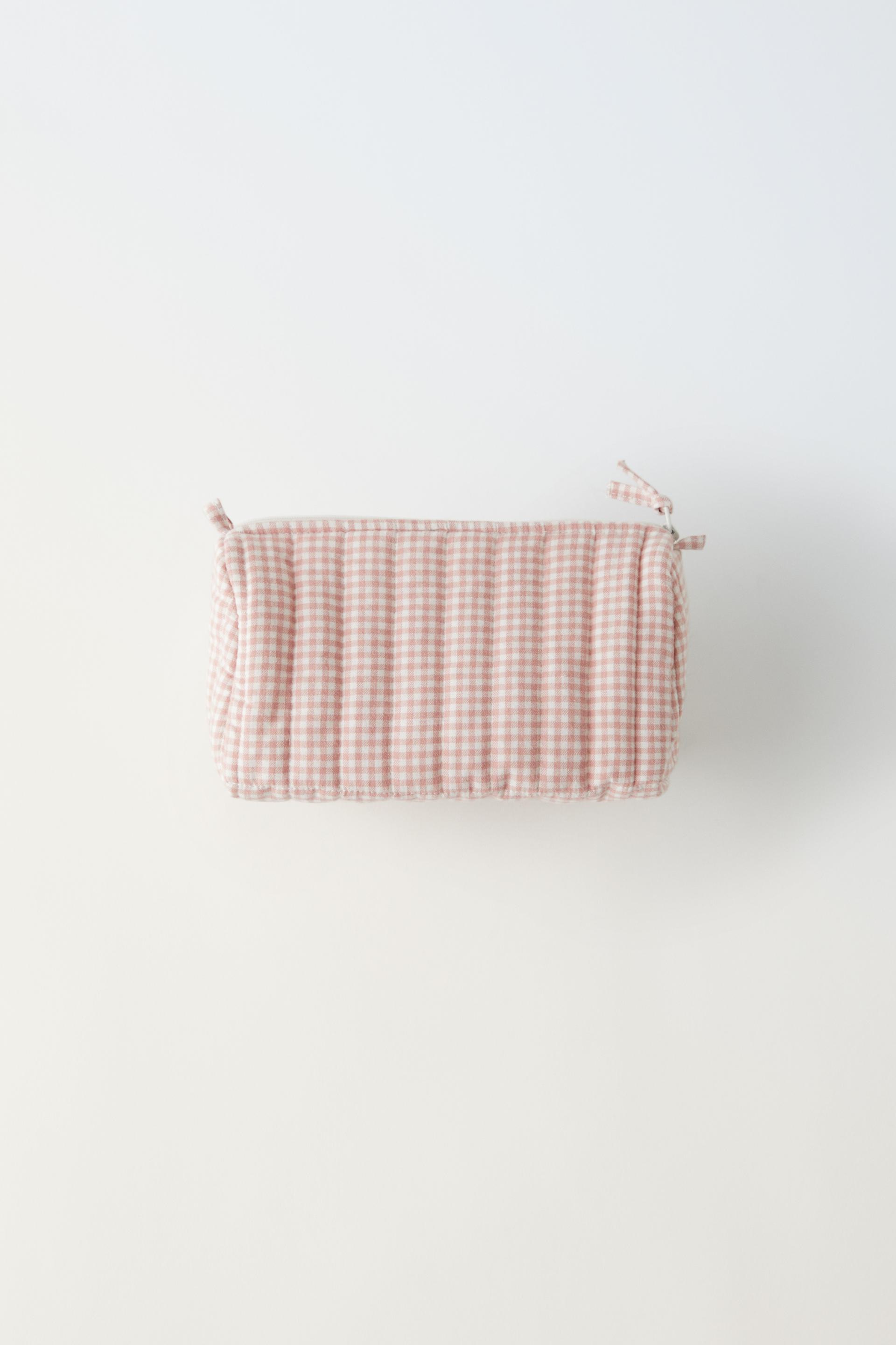 

GINGHAM TEXTURED TOILETRY BAG