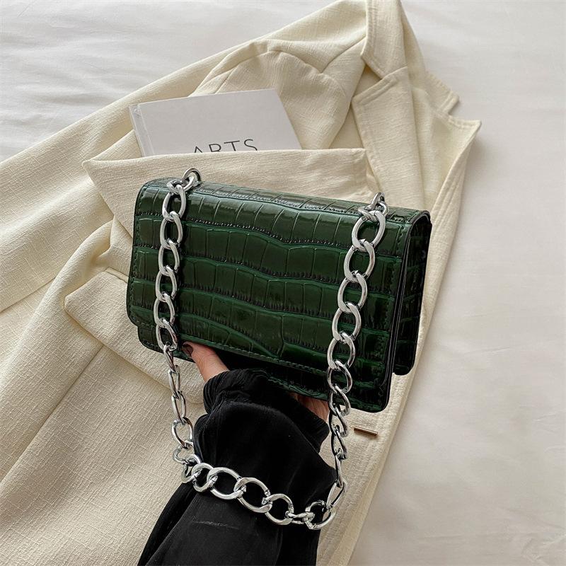 

Модная сумка с каменным узором для женщин в летнем новом стиле. Популярная в этом году простая сумка через плечо для поездок на работу и обратно. Подмышки.