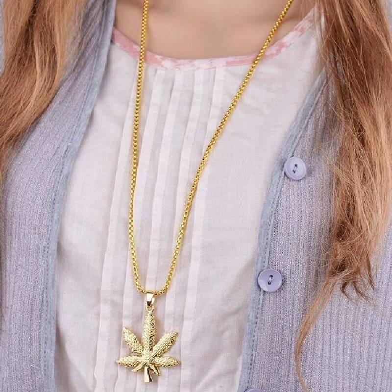 Stylish European And American Hip Hop Necklace With Alloy Maple Leaf Pendant For Men