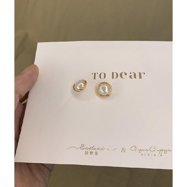 Recommended Jewelry[Budapest]Simple and elegant hand-wrapped natural pearl stud earrings with silver pins A pair of earrings（Spot