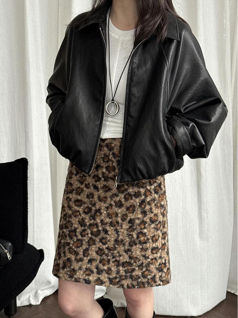 LUXI Women's Slim Leopard Print Plush Circle Skirt - American Retro Style, Winter Hip-Hugging Short Skirt.