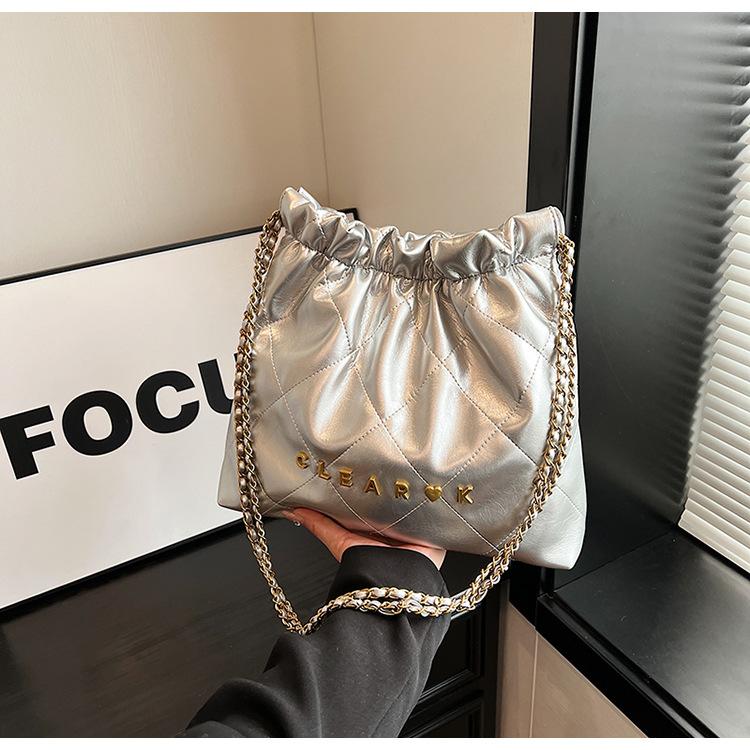 Chain bag women's large-capacity new summer casual shoulder messenger bag pleated bucket bag