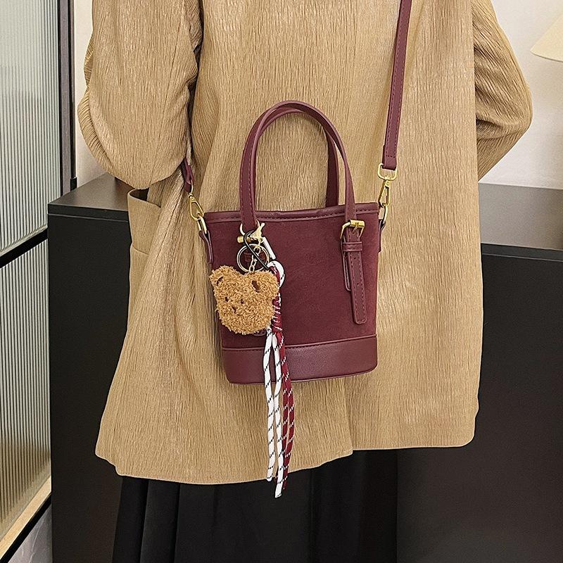 

Bag 2025 autumn and winter new fashion contrasting colors popular shoulder handbag commuting casual versatile messenger bucket bag 19*10*17 бордовый