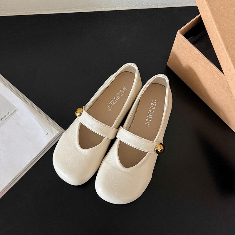

Soft leather flat-soled single shoes new year round head comfortable retro summer 2025 word with versatile casual versatile women s shoes 40